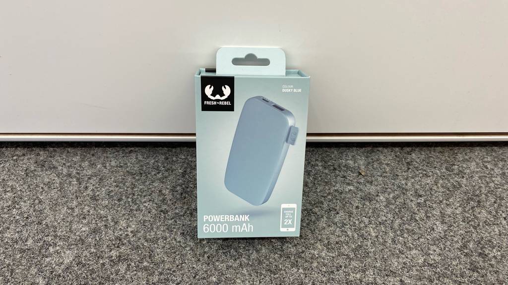 Fresh 'n Rebel Powerbank 6000 mAh USB-C im Test: Powerbank befindet sich in ihrer Verpackung.