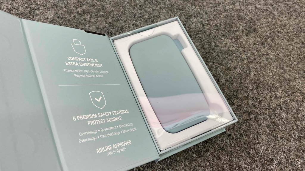 Verpackung der getesteten Fresh 'n Rebel Powerbank 6000 mAh USB-C ist geöffnet.