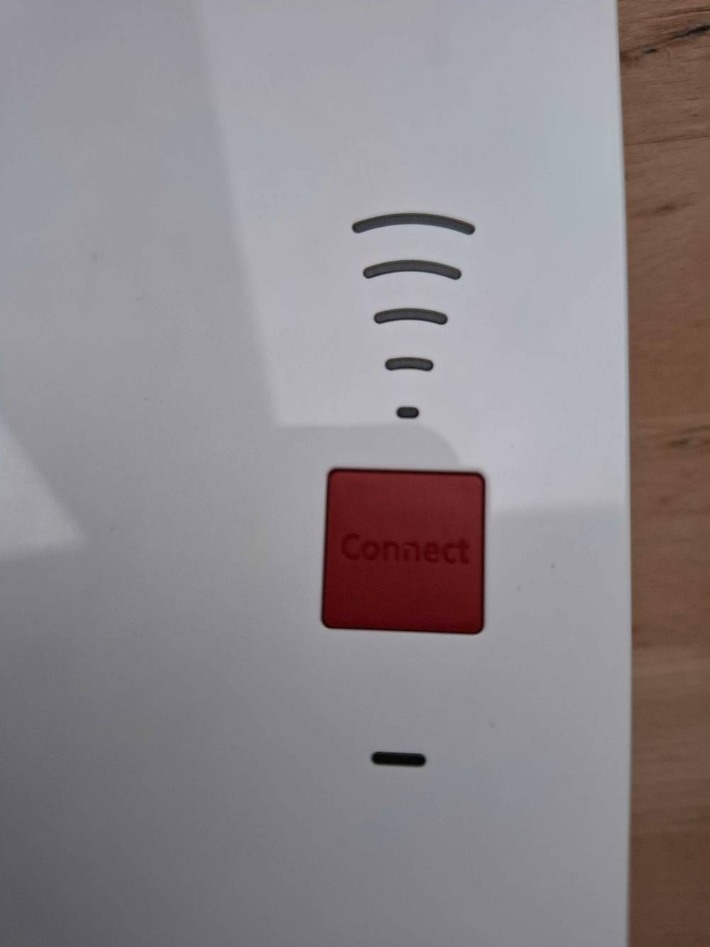Fritz-Repeater im Test: Detailansicht der Connect-Taste.