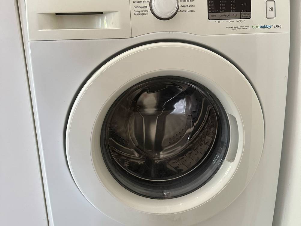 Eine getestete Frontlader-Waschmaschine von vorne.