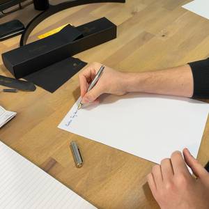 Mit dem Scriveiner-Füller wird geschrieben.