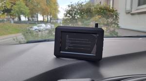 Display einer Funk-Rückfahrkamera im Auto