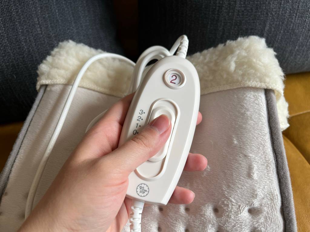 In der Regel können Sie die Temperatur des elektrischen Fußwärmers Ihrem Bedarf anpassen.