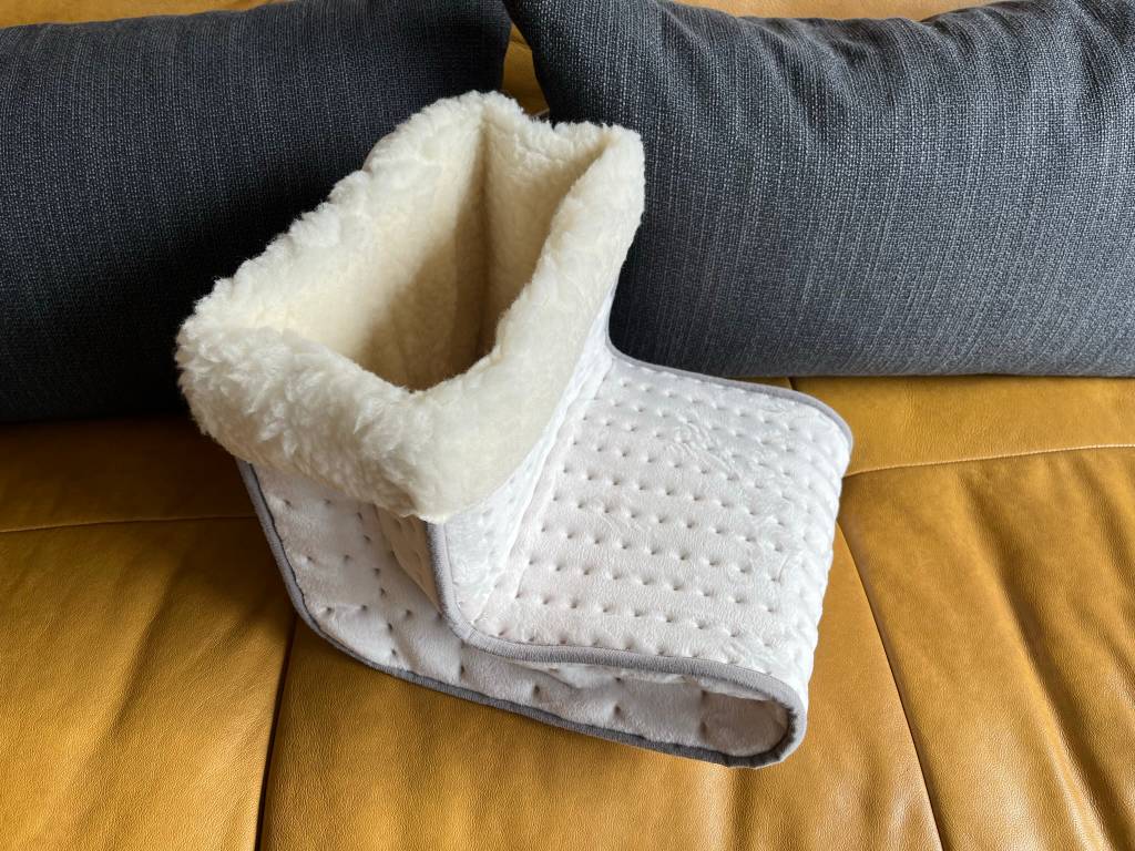 Insbesondere am Abend auf dem Sofa sitzend, kann der Fußwärmer seinen Zweck erfüllen.