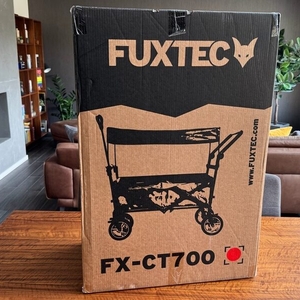 Die Verpackung des Fuxtec FX-CT700 steht auf einem Tisch.