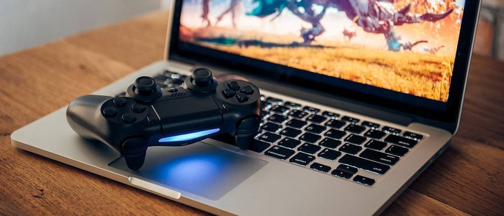 Gaming Laptop mit Gamepad