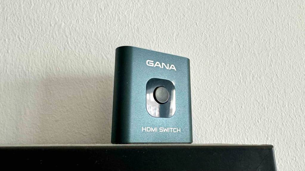 Auf einem getesteten HDMI-Splitter ist groß der Markenname aufgedruckt.