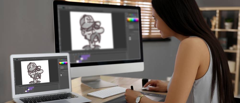 GAOMON-Grafiktablett wird bei der Arbeit am Schreibtisch verwendet