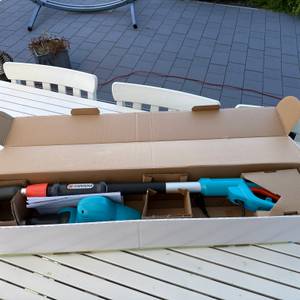 Der geöffnete Karton der Gardena 430933.