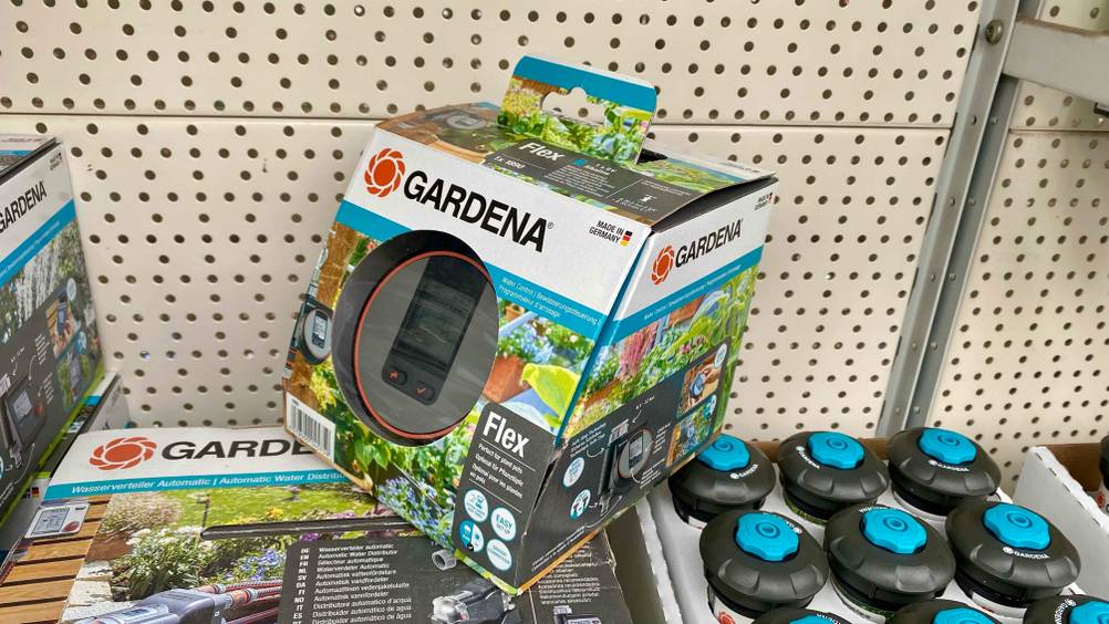 Gardena-Bewässerungscomputer im Test: Gerät befindet sich in einer Verpackung.