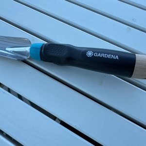 Der Griff des Gardena-EcoLine-Unkrautstechers (17702-20).