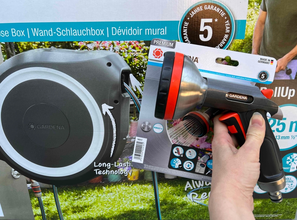 Verpackte Gardena-Multibrause liegt in der Hand