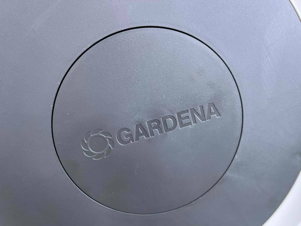 Der Markenname ist in eine getestete Gardena Schlauchbox eingraviert.