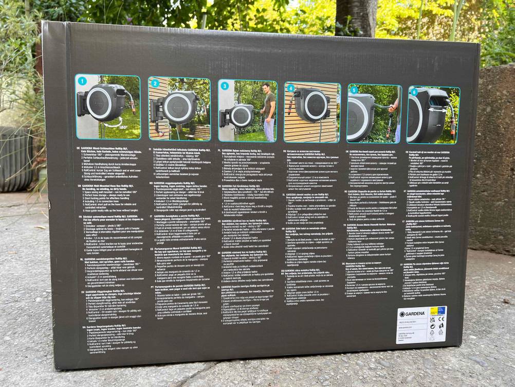 Im Test: Rückseite der Verpackung einer Gardena-Schlauchbox mit Anleitung und Informationen.