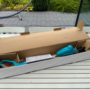 Der geöffnete Karton der Gardena THS 42/18V