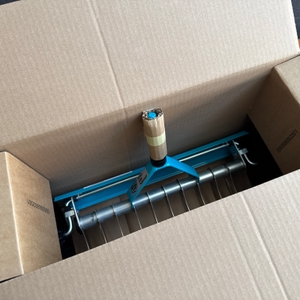 Der geöffnete Karton vom Gardena-Vertikutier-Boy 3395-20.