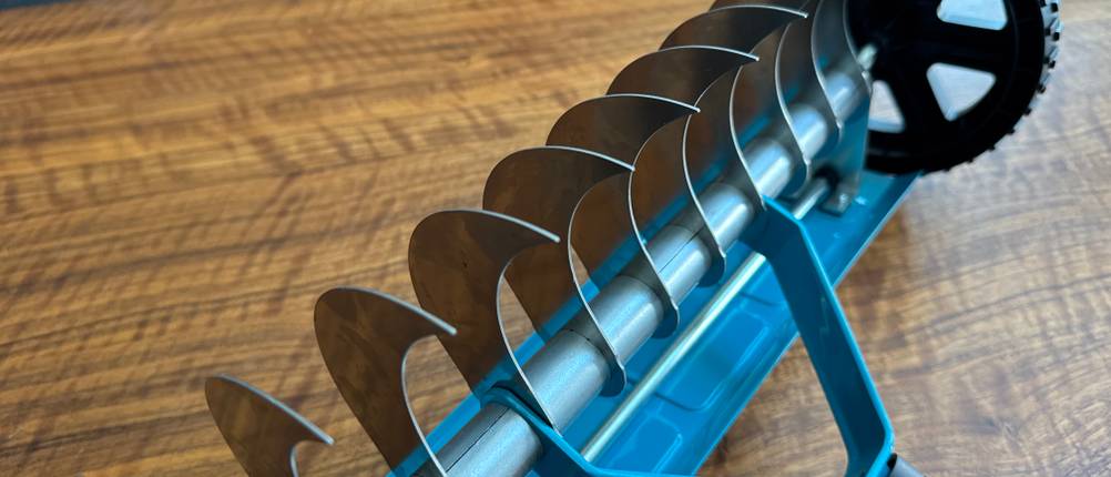 Die Klingen am Gardena-Vertikutier-Boy 3395-20 in Nahaufnahme.