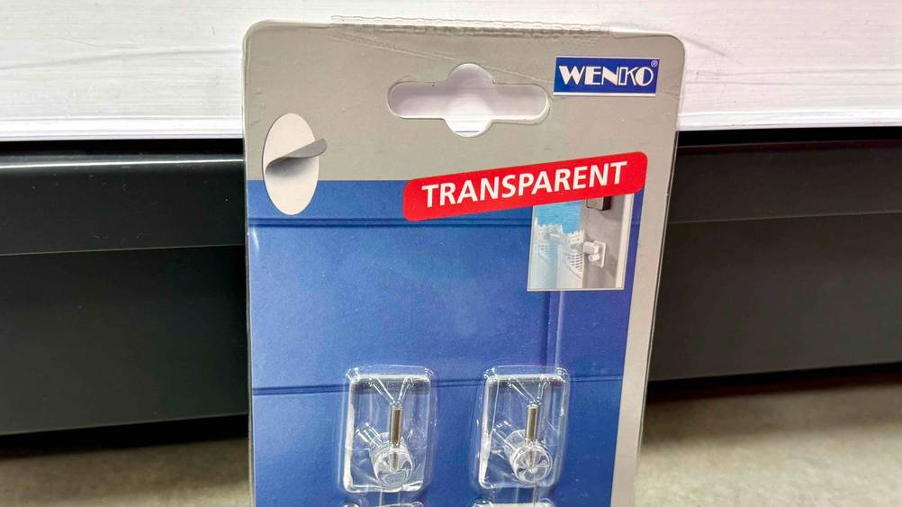 Gardinenhaken getestet: Nahaufnahme der Verpackung mit Logo.