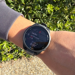 Ein Training kann auf der Garmin Forerunner 165 aktiviert werden
