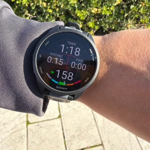 Ein Training ist auf der Garmin Forerunner 165 aktiv