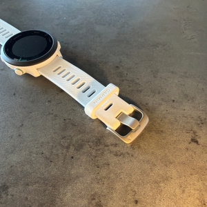 Der Verschluss der Garmin Forerunner 55