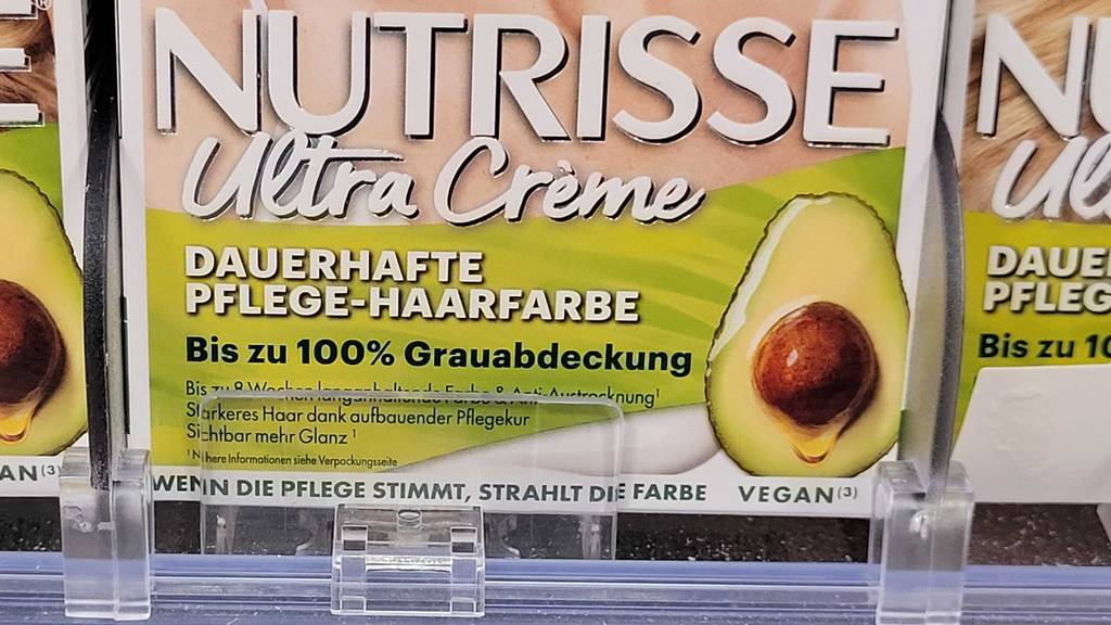 Haarfärbemittel blond im Test: Auf der Verpackung stehen die Eigenschaften.
