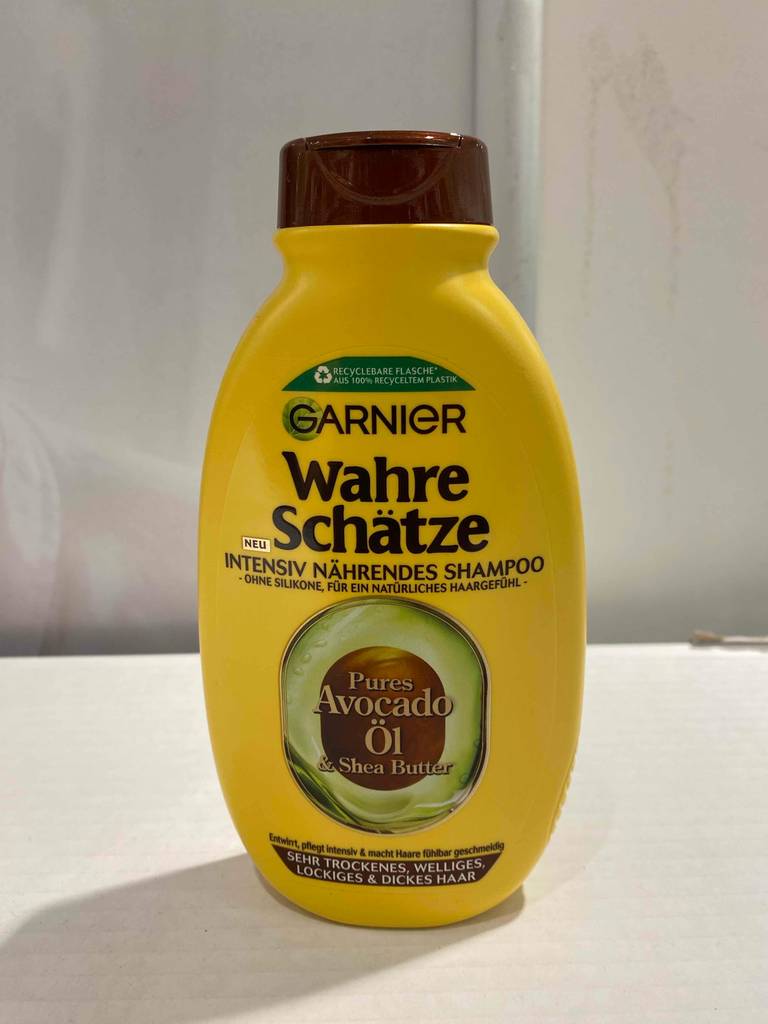 Frontansicht einer Flasche getestetes Wahre Schätze-Shampoo.
