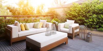 Gartenpolster reinigen: Tipps für eine effektive Fleckentfernung