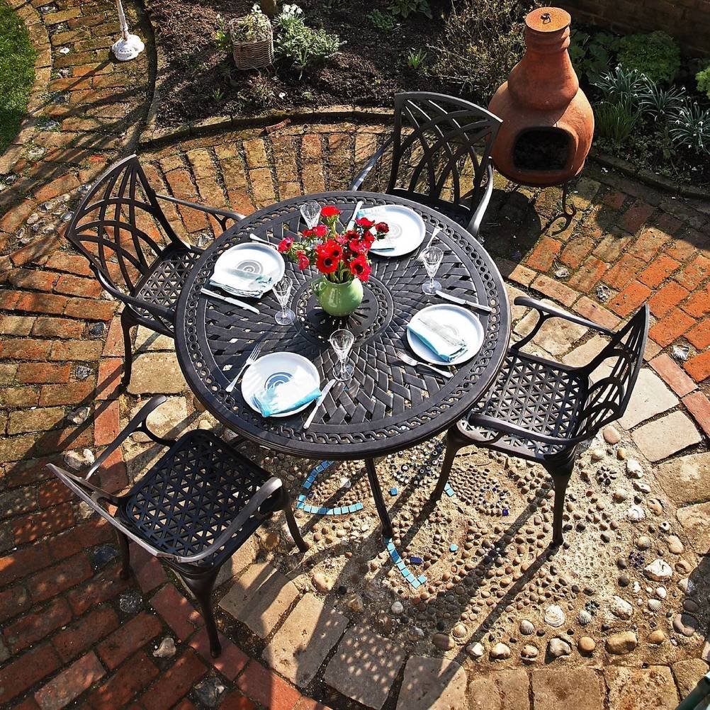 kleiner gartentisch