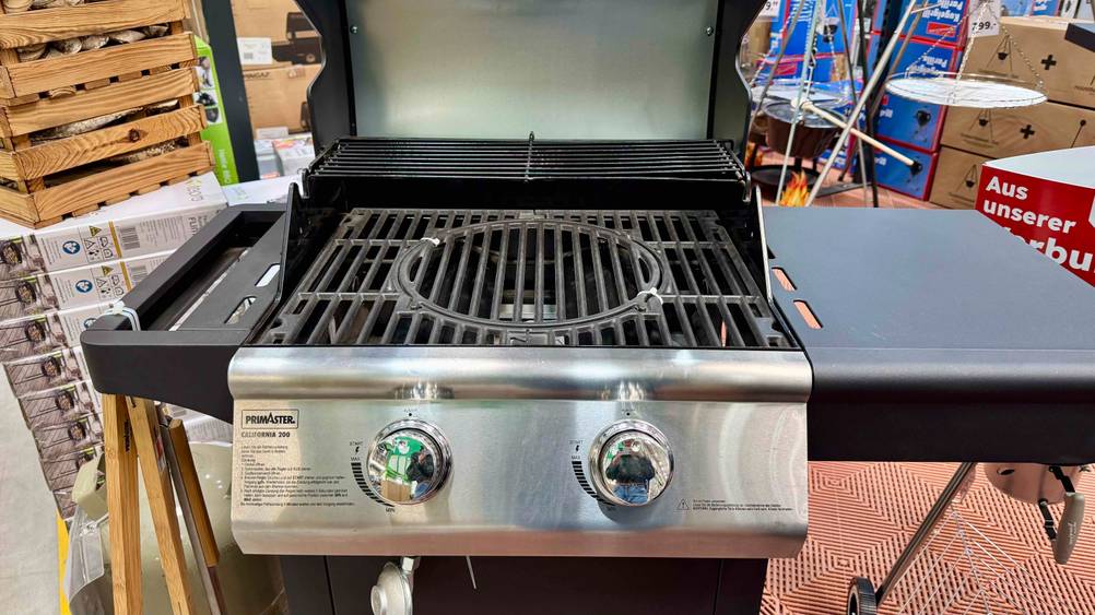 Gasgrill bis 400 Euro im Test: Nahaufnahme des Grillrostes von vorne.