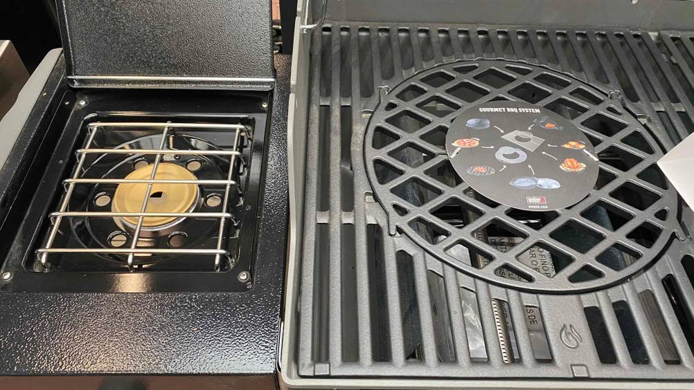 Gasgrill im Test: Nahaufnahme der Roste.
