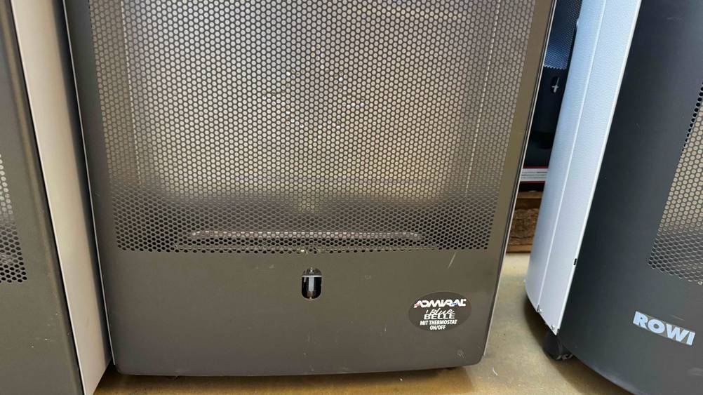 Gasheizung im Test: Nahaufnahme des Brenners und des Gitters.