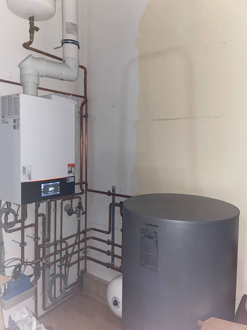 Gastherme im Test: Die Anlage in einem Keller aufgebaut.