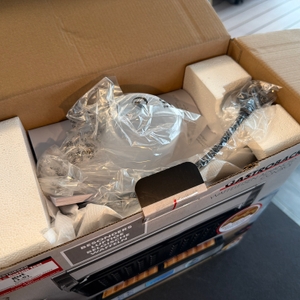 Der geöffnete Karton vom Gastroback 42424 von oben.