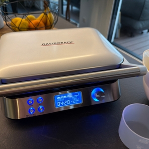 Das Gastroback 42424 während der Benutzung.