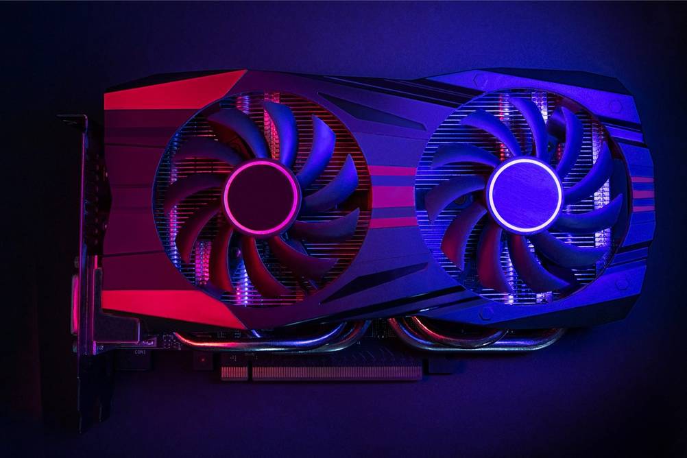 Eine getestete GeForce RTX unter Schwarzlicht