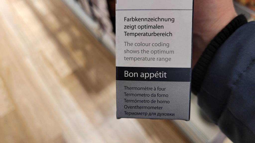 Backofenthermometer im Test: Detailansicht eines Verpackungskartons mit Hinweis auf Farbkennzeichnung des Temperaturbereichs.