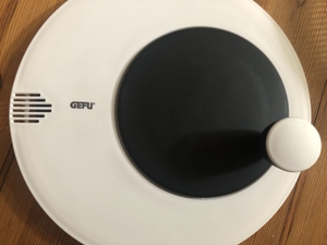 Kurbel-Seilzug-Salatschleuder von GEFU in Nahaufnahme