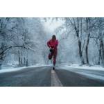 Gefütterte-Leggings-Test: Eine Läufern im Winter auf einer Straße. 