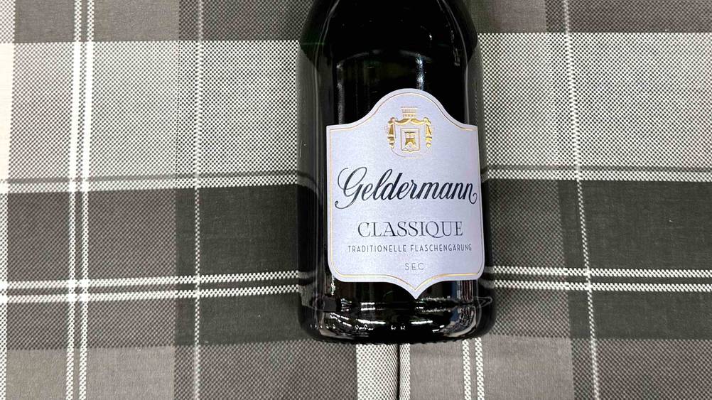 Geldermann-Sekt getestet: Nahaufnahme des Labels auf der Flasche.
