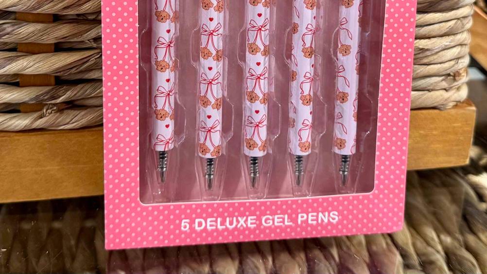 Gelstifte im Test: Nahaufnahme der transparenten Verpackung mit den Stiftspitzen.