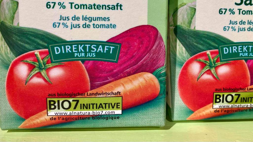 Gemüsesaft im Test: Nahaufnahme der Verpackung
