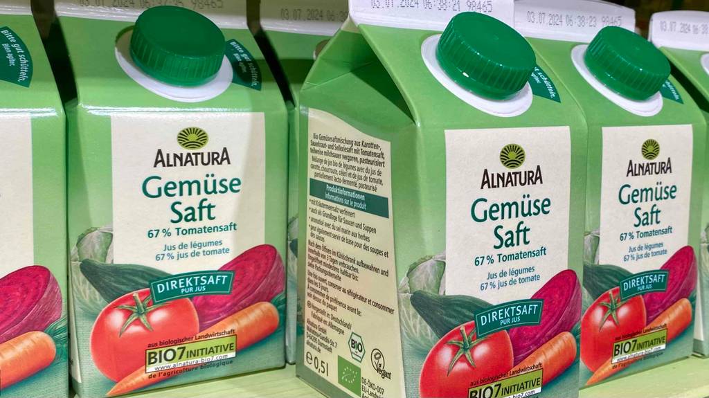 Gemüsesaft-Test: Mehrere Verpackungen mit Gemüsesaft