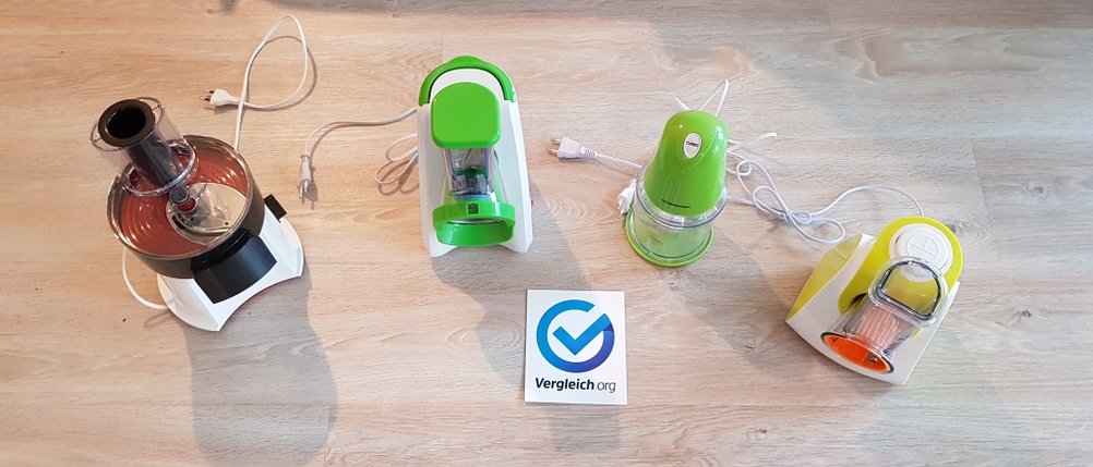 Vier elektrische Gemüseschneider im Test (v.l.n.r.): Philips, Severin, GourmetMaxx, Klarstein.
