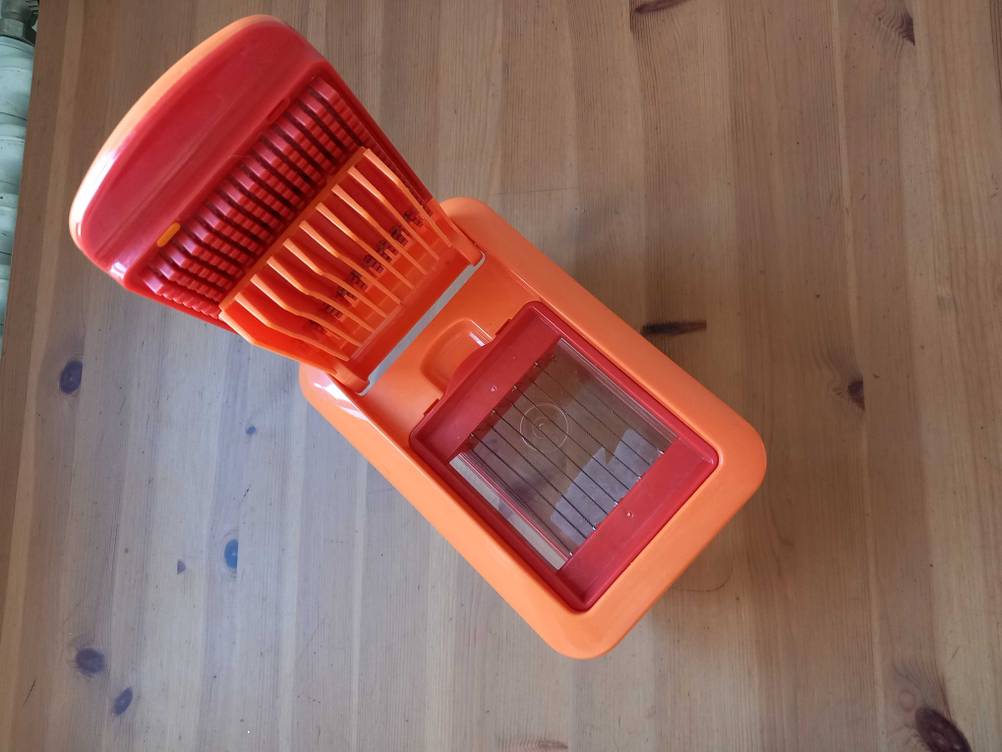 aufgeklappter Nicer Dicer Chef