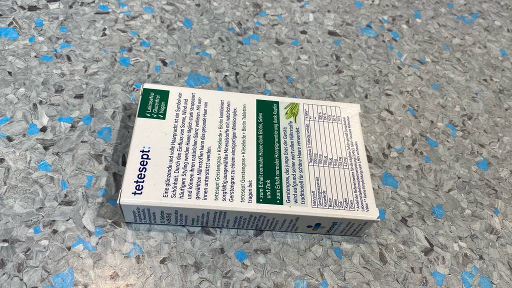 Rückseite von einer getesteten Packung Gerstengras-Kapseln mit Nährwertangaben. 
