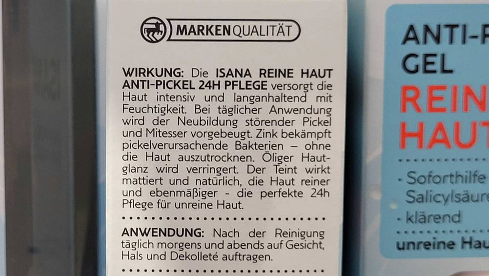 Gesichtscreme unreine Haut getestet: Nahaufnahme der Rückseite der Verpackung mit Informationen.