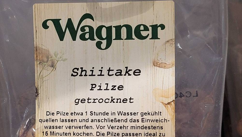 etrocknete Pilze-Test: Nahaufnahme des Labels auf der Packung mit Logo und Artikelbezeichnung.