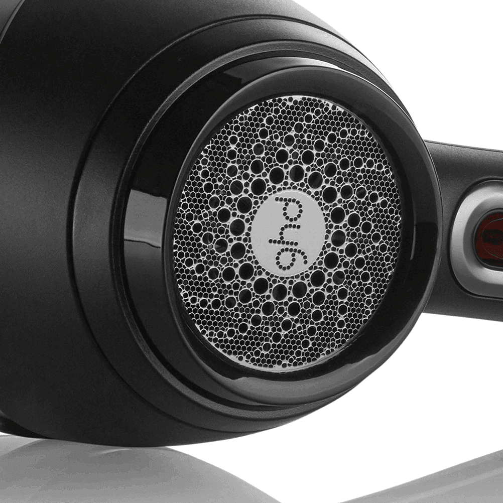 ghd-haartrockner-Test: Der Filter eines ghd-Haartrockners im Fokus.
