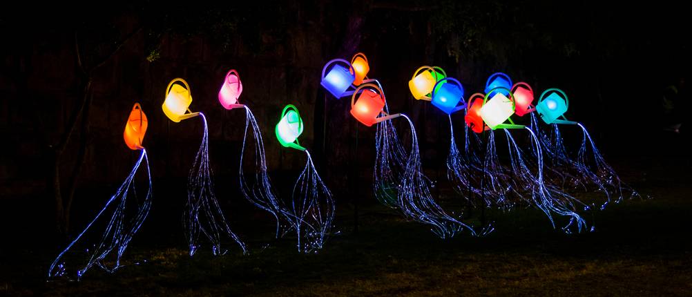 Gießkanne-mit-Lichterkette-Test